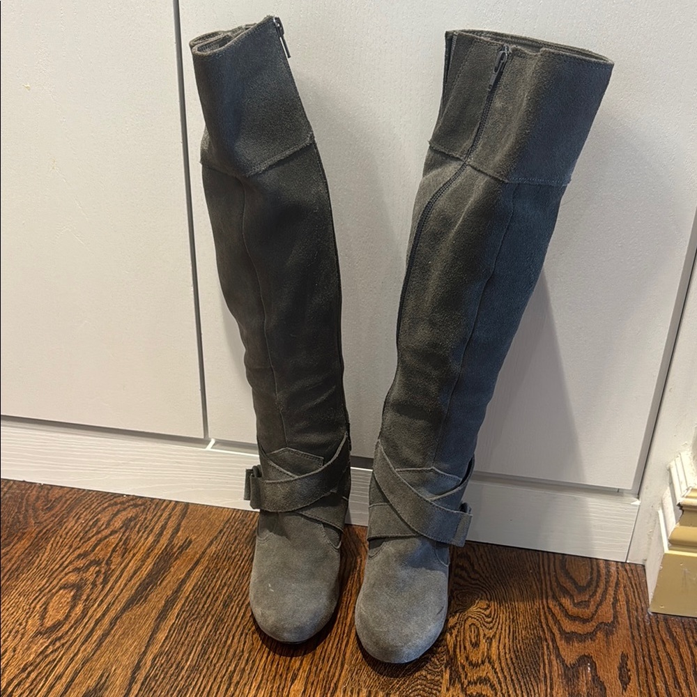 Steve Madden Suede Gray Knee-High Women's Size 8 Boots